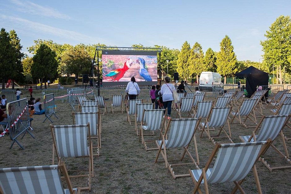 Séance de cinéma plein air au square de la Vénus des Loups, le mardi 28 juillet - voir en plus grand : (fenêtre modale)