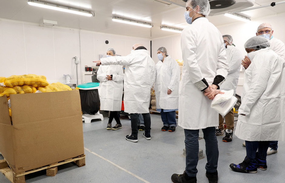 Visite de la cuisine centrale SOGERES par des parents d'élèves - voir en plus grand : (fenêtre modale)